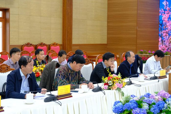 Lãnh đạo các sở, ngành, đơn vị tham dự buổi làm việc
