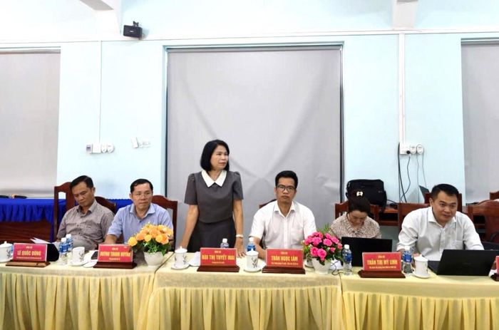 Phó Giám đốc Sở Tài chính Bùi Thị Tuyết Mai có ý kiến tại buổi giám sát