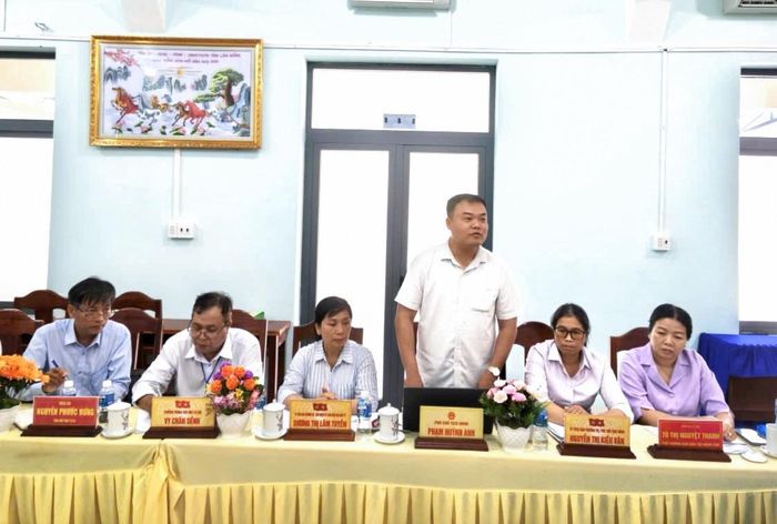 Phó Chủ tịch UBND xã Hải Ninh Phạm Huỳnh Anh phát biểu tại buổi làm việc