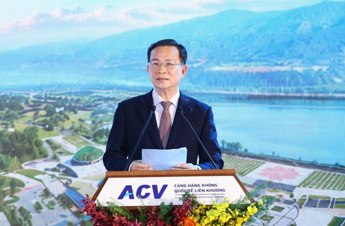 Ủy viên Ban Chấp hành Trung ương Đảng, Phó Bí thư Tỉnh ủy, Chủ tịch UBND tỉnh Hồ Văn Mười đánh giá tầm quan trọng của sân bay Liên Khương đối với nền kinh tế Lâm Đồng