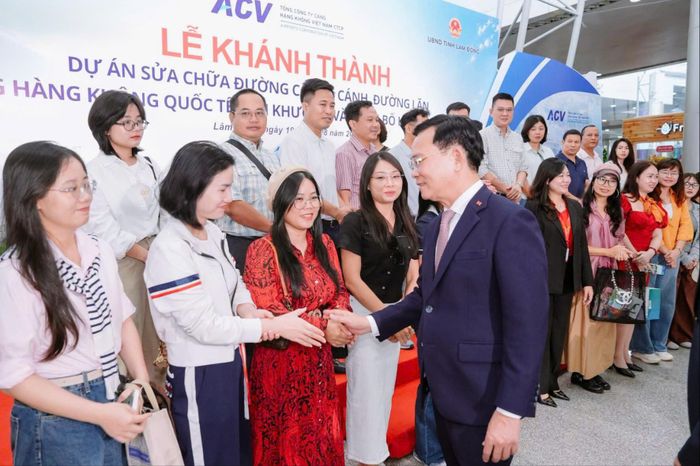 Ủy viên Ban Chấp hành Trung ương Đảng, Phó Bí thư Tỉnh ủy, Chủ tịch UBND tỉnh Hồ Văn Mười chào đón và gửi lời chúc đến các nhóm Famtrip khảo sát sản phẩm du lịch tại Lâm Đồng