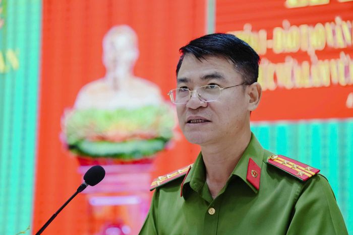 Đại tá, Tiến sĩ Trần Xuân Tân, Phó Hiệu trưởng Trường Đại học Cảnh sát nhân dân phát biểu bế giảng