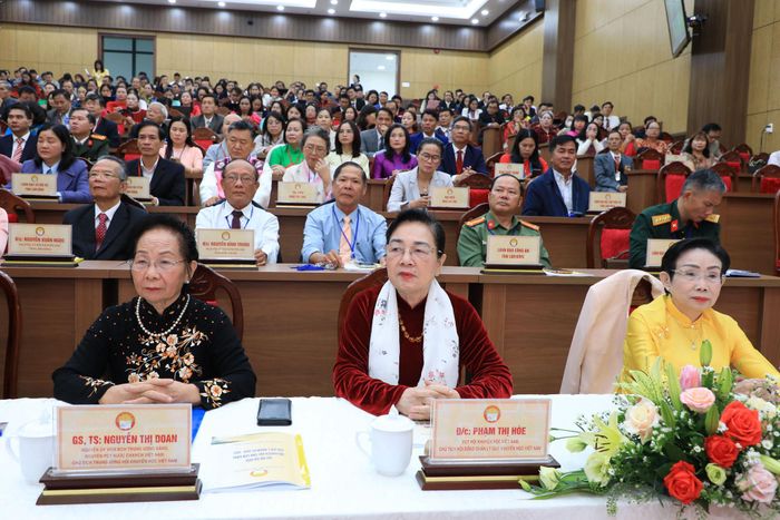 Chủ tịch Trung ương Hội Khuyến học Việt Nam Nguyễn Thị Doan và hai Phó Chủ tịch Trung ương Hội dự Đại hội