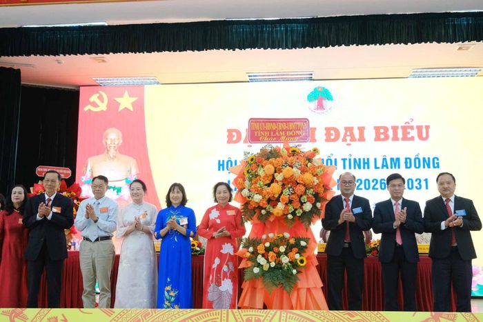 Tỉnh ủy, HĐND, UBND, Ủy ban MTTQ Việt Nam tỉnh tặng hoa chúc mừng Đại hội đại biểu Hội Người cao tuổi tỉnh Lâm Đồng lần thứ I, nhiệm kỳ 2026 - 2031