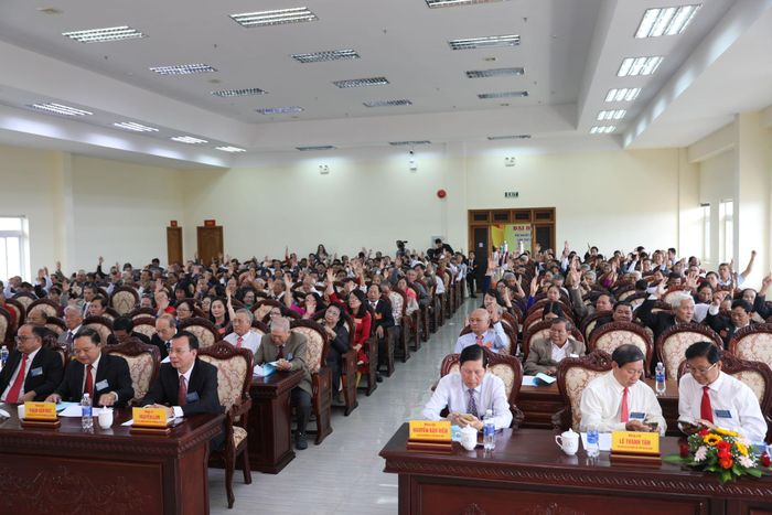 Gần 300 đại biểu chính thức, đại diện cho hơn 243.000 hội viên người cao tuổi trong toàn tỉnh biểu quyết thông qua các nội dung chương trình tại Đại hội