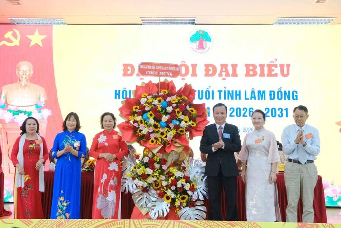 Trung ương Hội Người cao tuổi Việt Nam tặng hoa chúc mừng Đại hội đại biểu Hội Người cao tuổi tỉnh Lâm Đồng lần thứ I, nhiệm kỳ 2026 - 2031