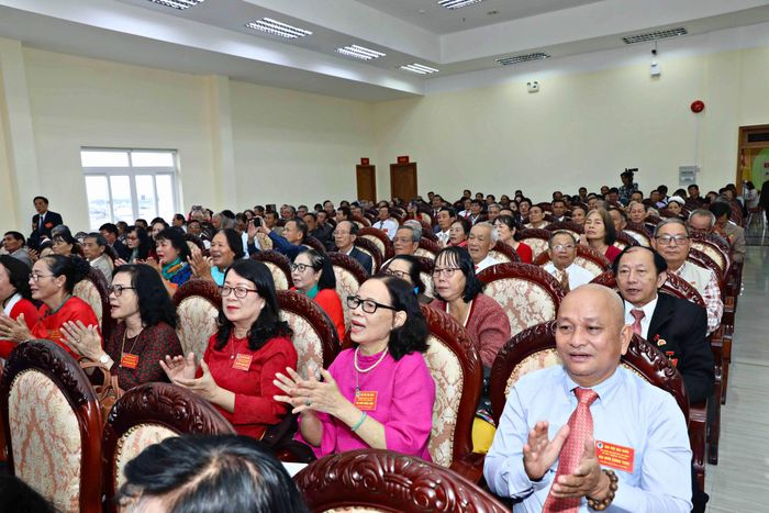 Các đại biểu tán thành ý kiến chỉ đạo của lãnh đạo Trung ương Hội Người cao tuổi Việt Nam và tỉnh Lâm Đồng tại Đại hội