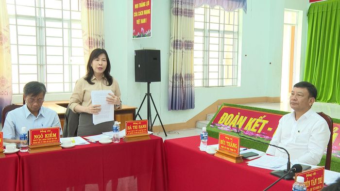 Đồng chí Hà Thị Hạnh, Phó Chủ tịch Ủy ban MTTQ Việt Nam tỉnh đề nghị địa phương quan tâm chuẩn bị chu đáo, tổ chức Ngày hội Đại đoàn kết toàn dân tộc sôi nổi, thiết thực, qua đó tăng cường sự gắn kết trong Nhân dân sau sắp xếp thôn
