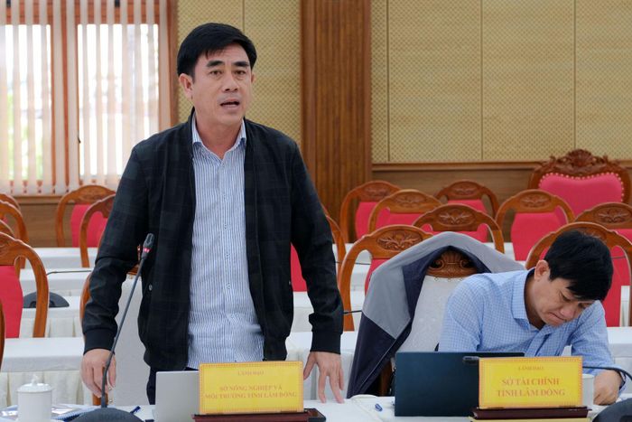 Phó Giám đốc Sở Nông nghiệp và Môi trường Lê Thanh Sơn phát biểu tại cuộc họp