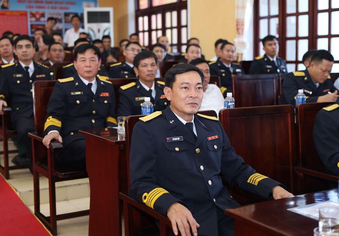 Đại diện các đơn vị Vùng 2 Hải quân và Lữ đoàn 681 nghe chỉ đạo tại lễ kỷ niệm