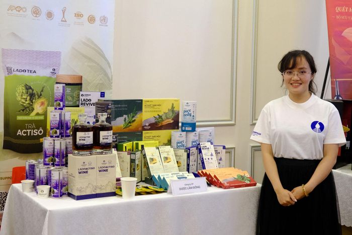 Lâm Đồng có thế mạnh về nông nghiệp công nghệ cao, công nghiệp chế biến, với nhiều sản phẩm đặc trưng như rau, hoa, cà phê, chè, trái cây, mắc ca, dược liệu, tơ lụa, hạt điều và các sản phẩm OCOP