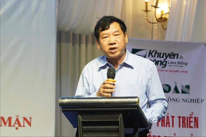 Phó Giám đốc Sở Nông nghiệp và Môi trường Nguyễn Văn Chiến nêu các giải pháp phát triển nuôi trồng thủy sản thời gian tới