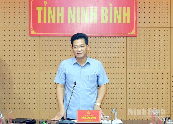 Đồng chí Trần Anh Dũng, Ủy viên Ban Thường vụ Tỉnh ủy, Phó Chủ tịch UBND tỉnh phát biểu kết luận tại hội nghị.