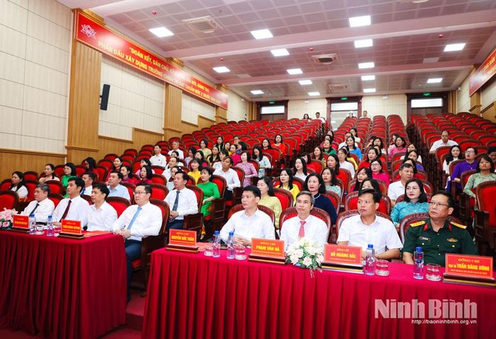 Các đại biểu dự hội nghị.