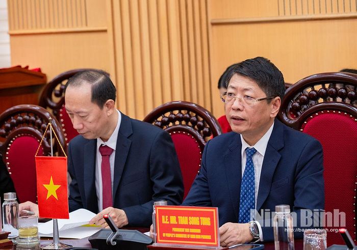 Đồng chí Phó Chủ tịch Thường trực UBND tỉnh Trần Song Tùng phát biểu tại Lễ ký kết.