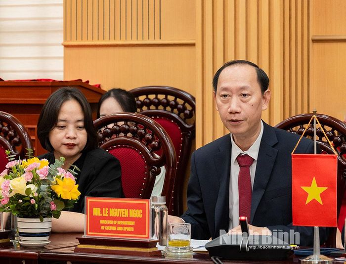 Đồng chí Lê Nguyên Ngọc, Tỉnh ủy viên, Giám đốc Sở Văn hóa và Thể thao phát biểu tại Lễ ký kết.
