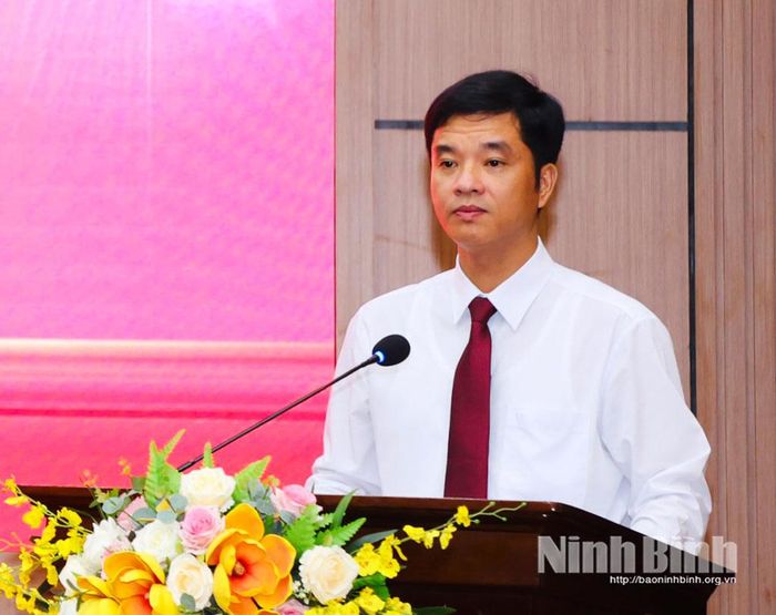 Đồng chí Phan Thành Công, Tỉnh ủy viên, Hiệu trưởng Trường Chính trị tỉnh phát biểu khai mạc Hội thảo.