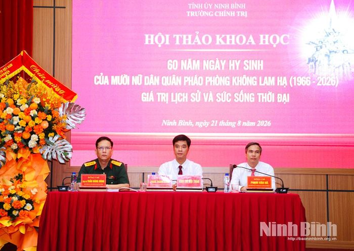 Các đồng chí chủ trì Hội thảo.