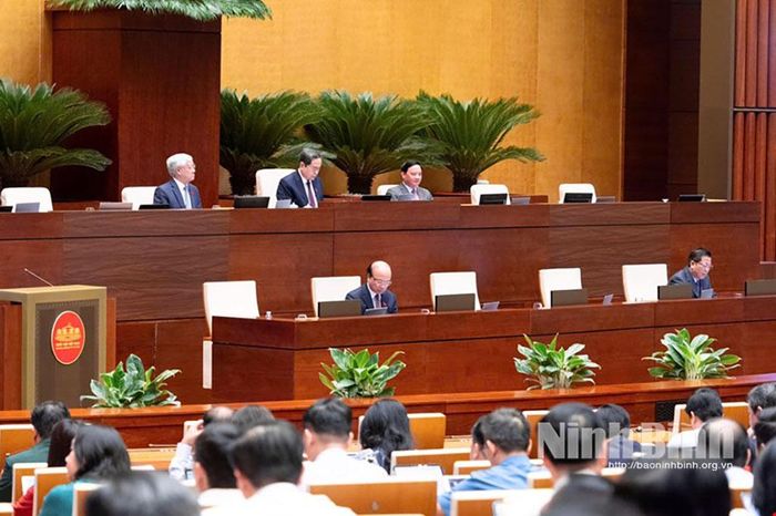 Đoàn chủ tọa tại phiên họp.
