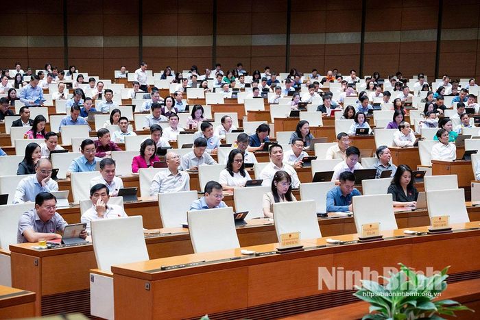 Đại biểu tham dự phiên họp.