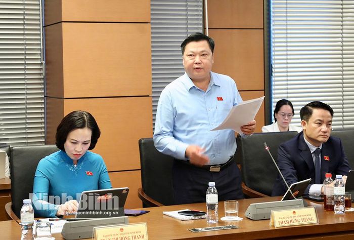 Đại biểu Phạm Hùng Thắng, Tỉnh ủy viên, Phó Trưởng Đoàn ĐBQH chuyên trách tỉnh Ninh Bình phát biểu thảo luận tại Tổ.