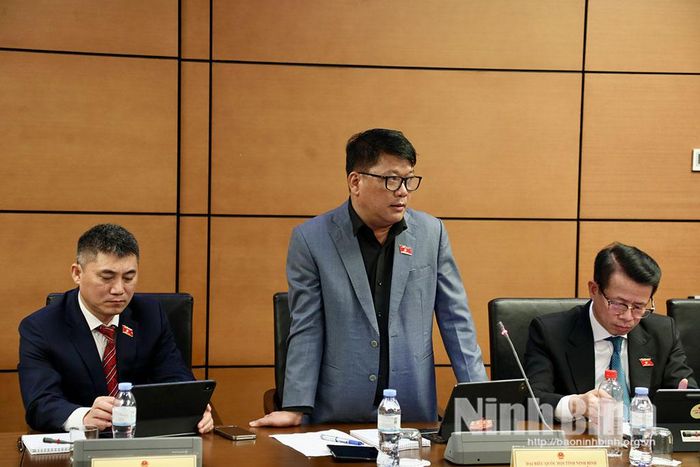 Đại biểu Phạm Trọng Cường, Ủy viên, ĐBQH hoạt động chuyên trách tại Ủy ban Văn hóa và Xã hội của Quốc hội (Đoàn ĐBQH tỉnh Ninh Bình) phát biểu thảo luận tại Tổ.