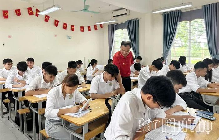 Thầy và trò Trường THPT Đồng Đậu nỗ lực thi đua "Dạy tốt - Học tốt", cùng xây dựng môi trường giáo dục thân thiện, lấy học sinh làm trung tâm.