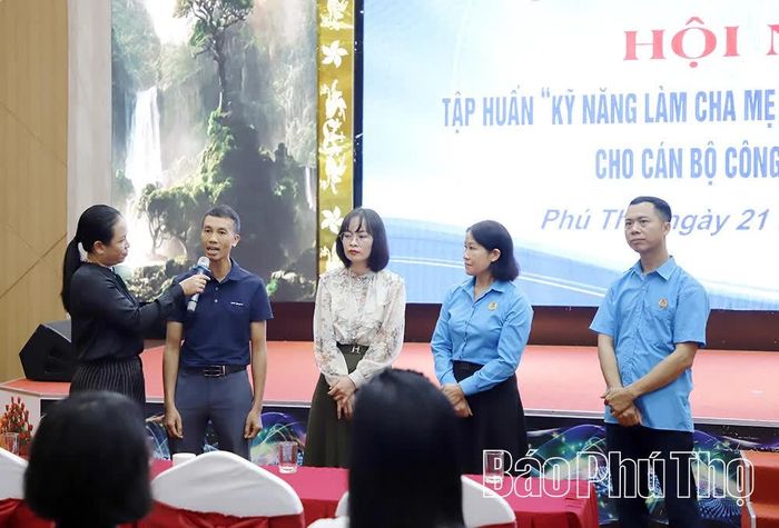 Các học viên và chuyên gia chia sẻ tại hội nghị tập huấn.