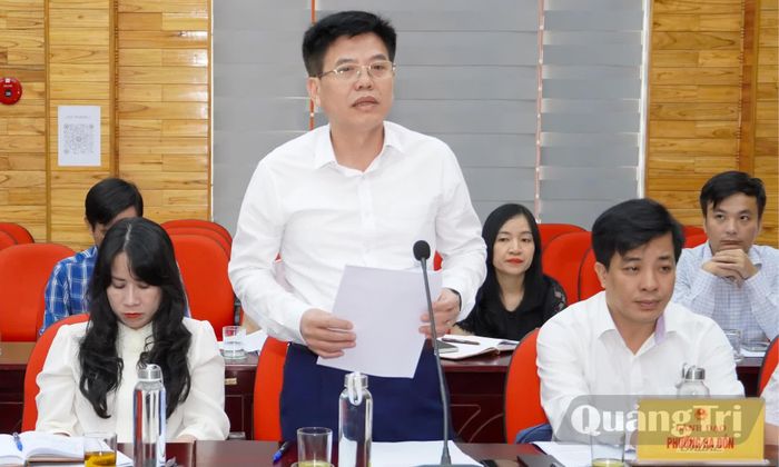 Đại diện lãnh đạo UBND phường Ba Đồn báo cáo tại buổi làm việc - Ảnh: N.H