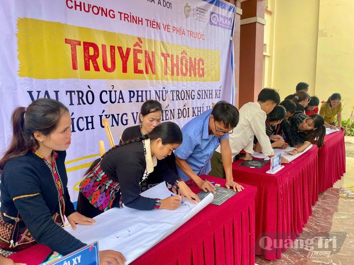 Phụ nữ vùng cao có thêm kinh nghiệm, tiếp cận thông tin có ích thông qua các lớp tập huấn - Ảnh: M.H