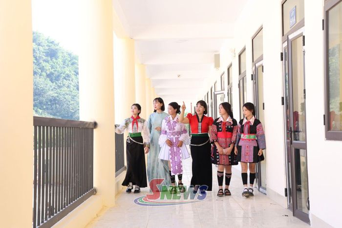 Nhà lớp học Trường Phổ thông nội trú Tiểu học và THCS Yên Sơn được xây dựng khang trang.