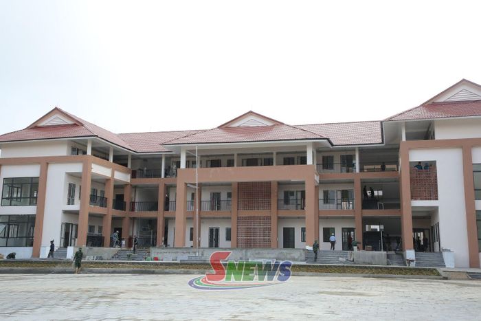 Trường Phổ thông nội trú Tiểu học - THCS Chiềng Khương hoàn thiện các hạng mục chuẩn bị cho năm học mới.                                           Ảnh: PV