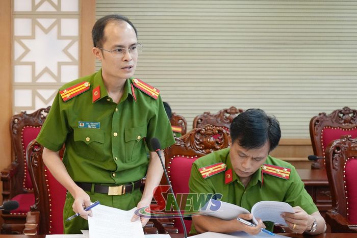 Đại diện Công an tỉnh báo cáo tại hội nghị.