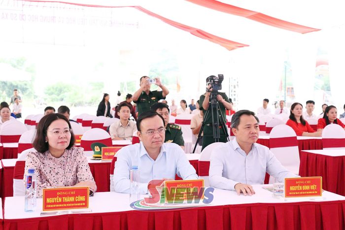 Các đồng chí lãnh đạo tỉnh dự tổng duyệt.