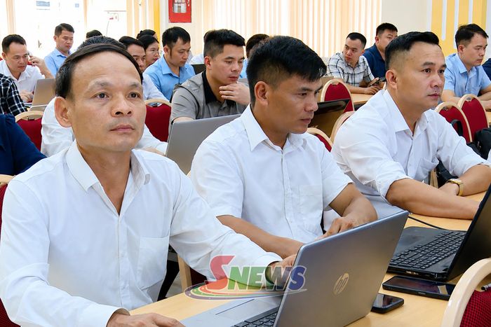 Các đại biểu dự hội nghị tập huấn.