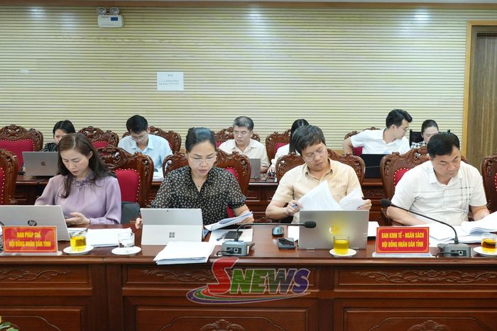 Các đại biểu dự hội nghị.