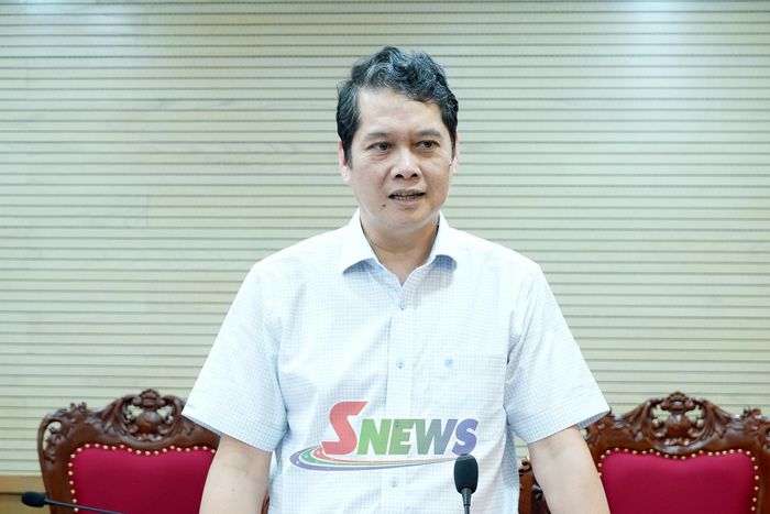 Đồng chí Vi Đức Thọ phát biểu tại hội nghị.