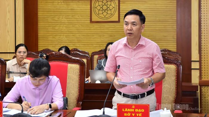 Lãnh đạo Sở Y tế phát biểu tại hội nghị.