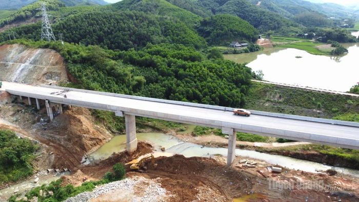 Cây cầu Ô Rô thi công phức tạp nhất trên tuyến cao tốc Tuyên Quang- Hà Giang đã hoàn thiện.