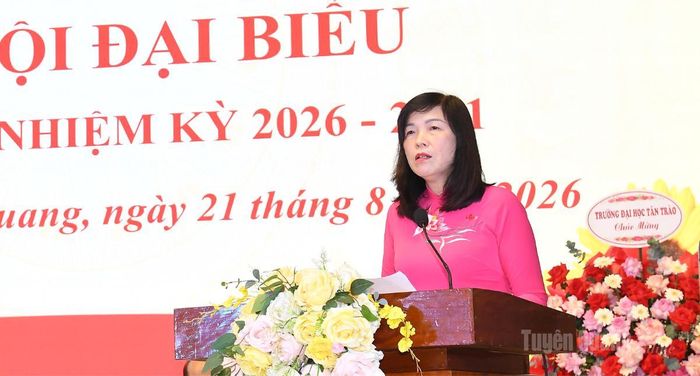 Đồng chí Phó Chủ tịch HĐND tỉnh Phạm Thị Minh Xuân phát biểu tại đại hội.
