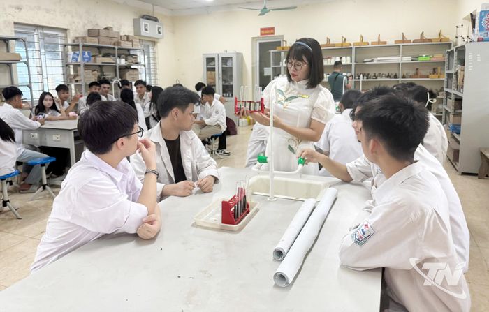 Tiết thực hành được thiết kế sinh động, giúp học sinh Trường THPT Phú Lương hứng thú hơn trong việc học tập.