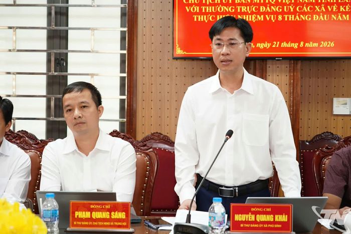 Đại biểu phát biểu.