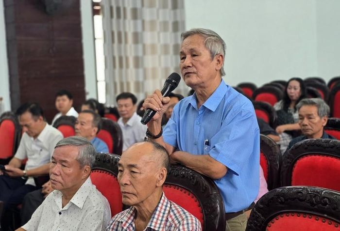 Đại diện các Bí thư chi bộ, Tổ trưởng TDP, trưởng ban công tác mặt trận trình bày các ý kiến, đề xuất sát sườn tại chương trình