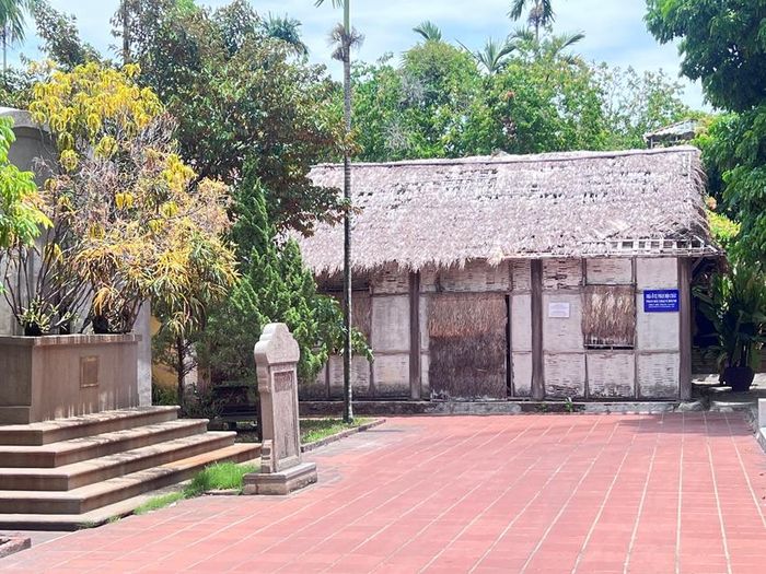 Ngôi nhà tranh cụ Phan đã ở lúc sinh thời.