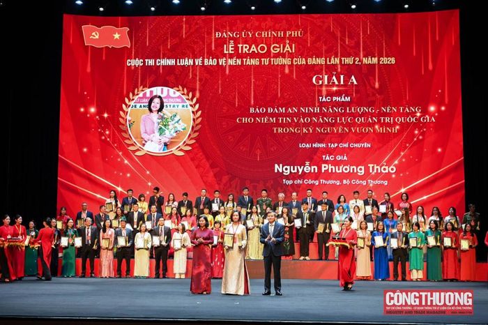 Tác giả Nguyễn Phương Thảo - Tạp chí Công Thương, Bộ Công Thương đạt Giải A với tác phẩm “Bảo đảm an ninh năng lượng - nền tảng cho niềm tin vào năng lực quản trị quốc gia trong kỷ nguyên vươn mình”
