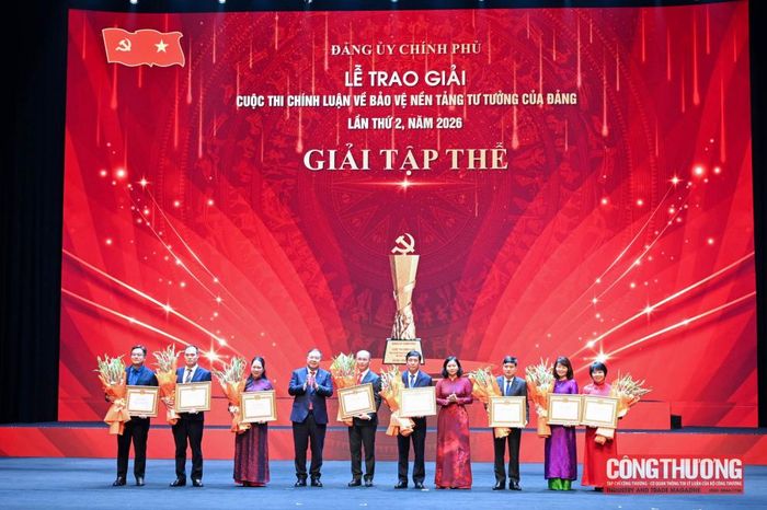 Đảng bộ Bộ Công Thương vinh dự là một trong số 08 tập thể được tặng hoa và Bằng khen của Ban Thường vụ Đảng ủy Chính phủ vì đã có thành tích xuất sắc trong tổ chức triển khai Cuộc thi