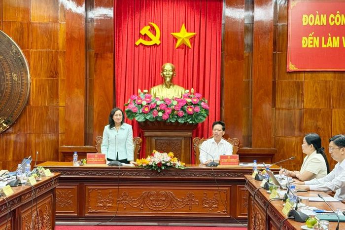 Thứ trưởng Bộ Công Thương Phan Thị Thắng phát biểu tại làm việc với tỉnh Đồng Tháp