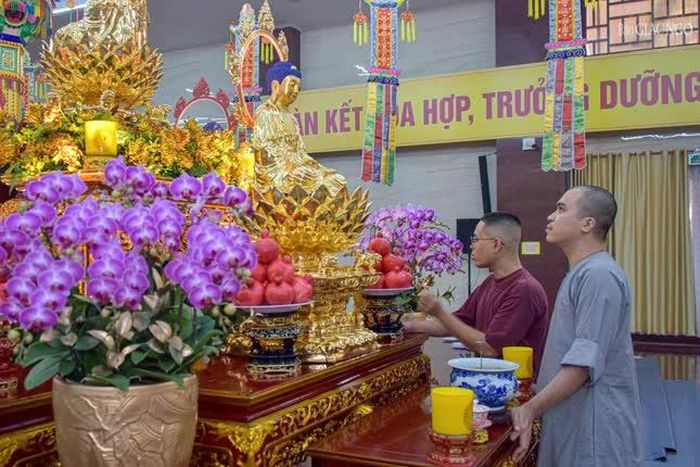 Công tác thiết trí vào chiều nay, 9-7 Âl, tại Việt Nam Quốc Tự