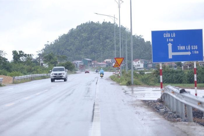 Lưu lượng phương tiện trên tuyến ven biển qua Nghệ An khá lớn.