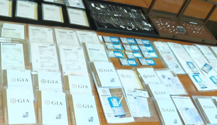 Toàn bộ tang vật liên quan đến vụ án buôn bán kim cương xuyên quốc gia (Ảnh: CATH).